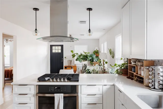 $699,000 | 827 Gullett Street, Austin, TX 78702