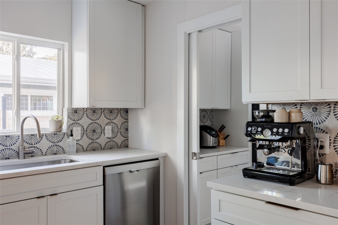 827 Gullett Street Austin, TX 78702 - Photo 9 of 40