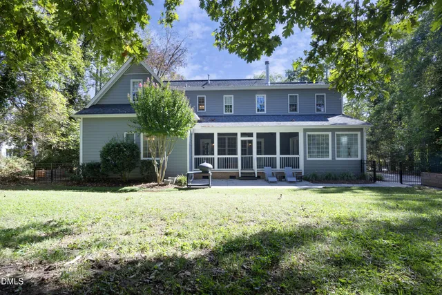 a view of a house with street