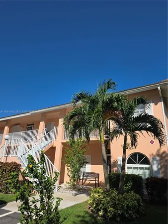 $325,000 | 575 Augusta Boulevard, Unit 8, Naples, FL 34113
