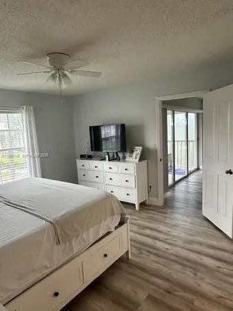 $325,000 | 575 Augusta Boulevard, Unit 8, Naples, FL 34113