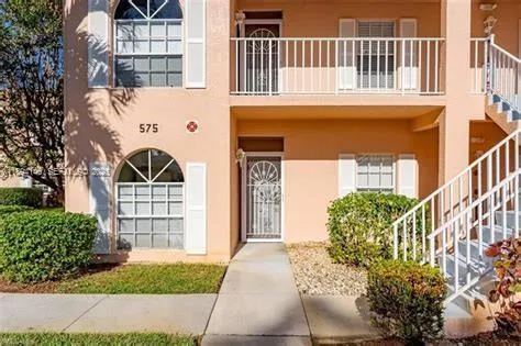 $325,000 | 575 Augusta Boulevard, Unit 8, Naples, FL 34113