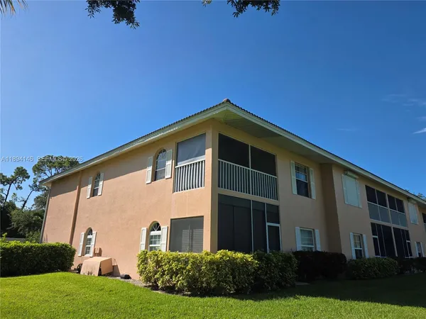 $325,000 | 575 Augusta Boulevard, Unit 8, Naples, FL 34113