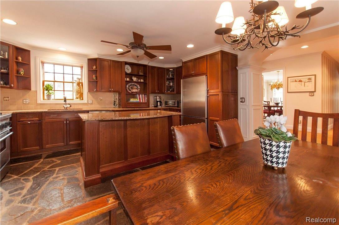 264 Lewiston Road Grosse Pointe, MI 48236 - Photo 19 of 40 15.jpg