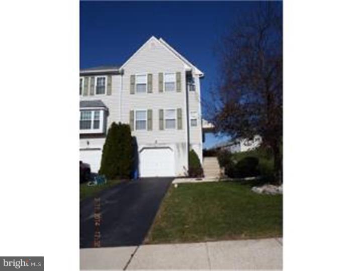 211 Springvalley Way Aston, PA 19014 - Photo 1 of 18 Exterior