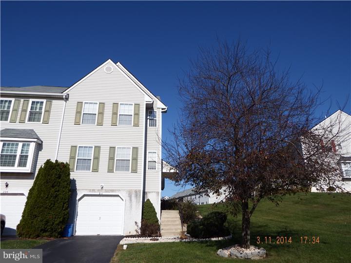 211 Springvalley Way Aston, PA 19014 - Photo 2 of 18 Exterior