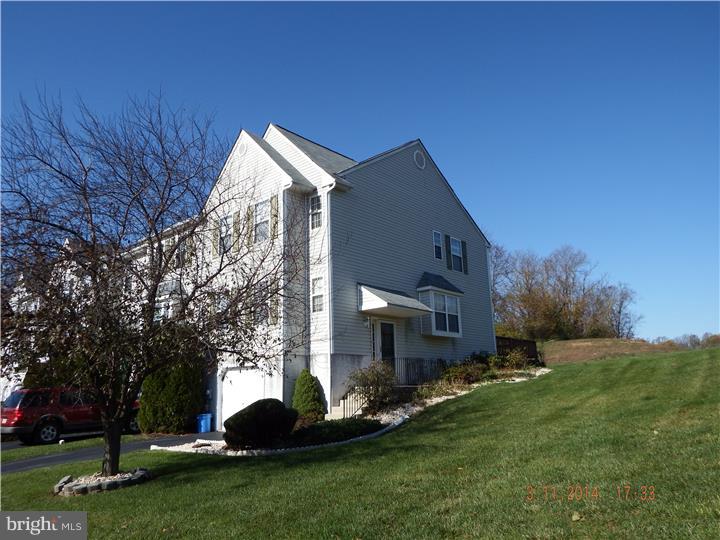 211 Springvalley Way Aston, PA 19014 - Photo 3 of 18 Exterior