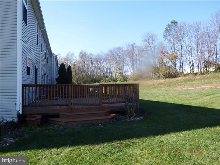 211 Springvalley Way Aston, PA 19014 - Photo 5 of 18 Exterior Back