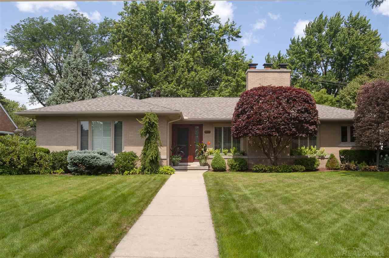 550 Roslyn Road Grosse Pointe, MI 48236 - Photo 1 of 48 31388633.JPG