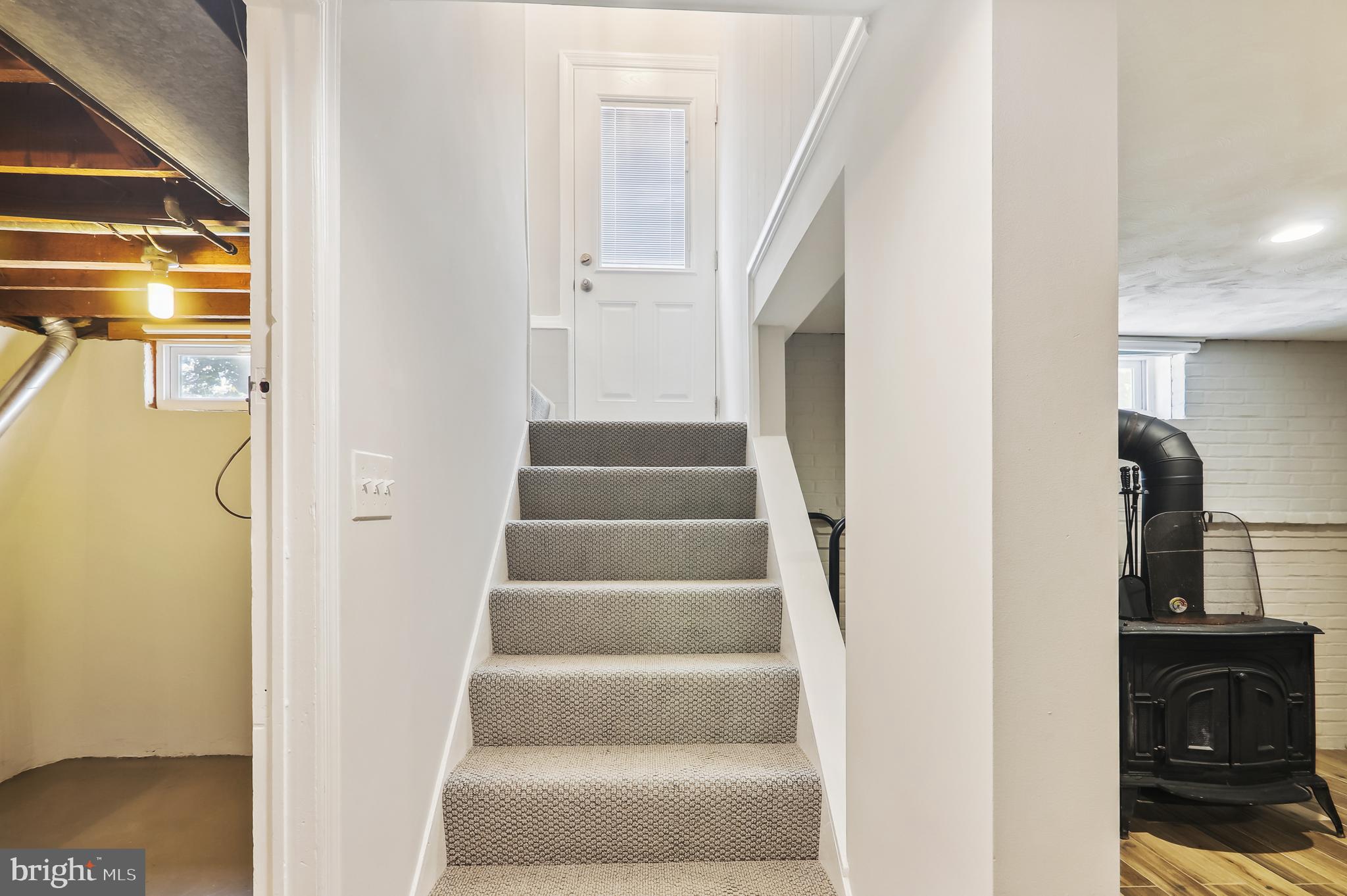 4413 Sigsbee Road Silver Spring, MD 20906 - Photo 29 of 36 Stairs to side entrance