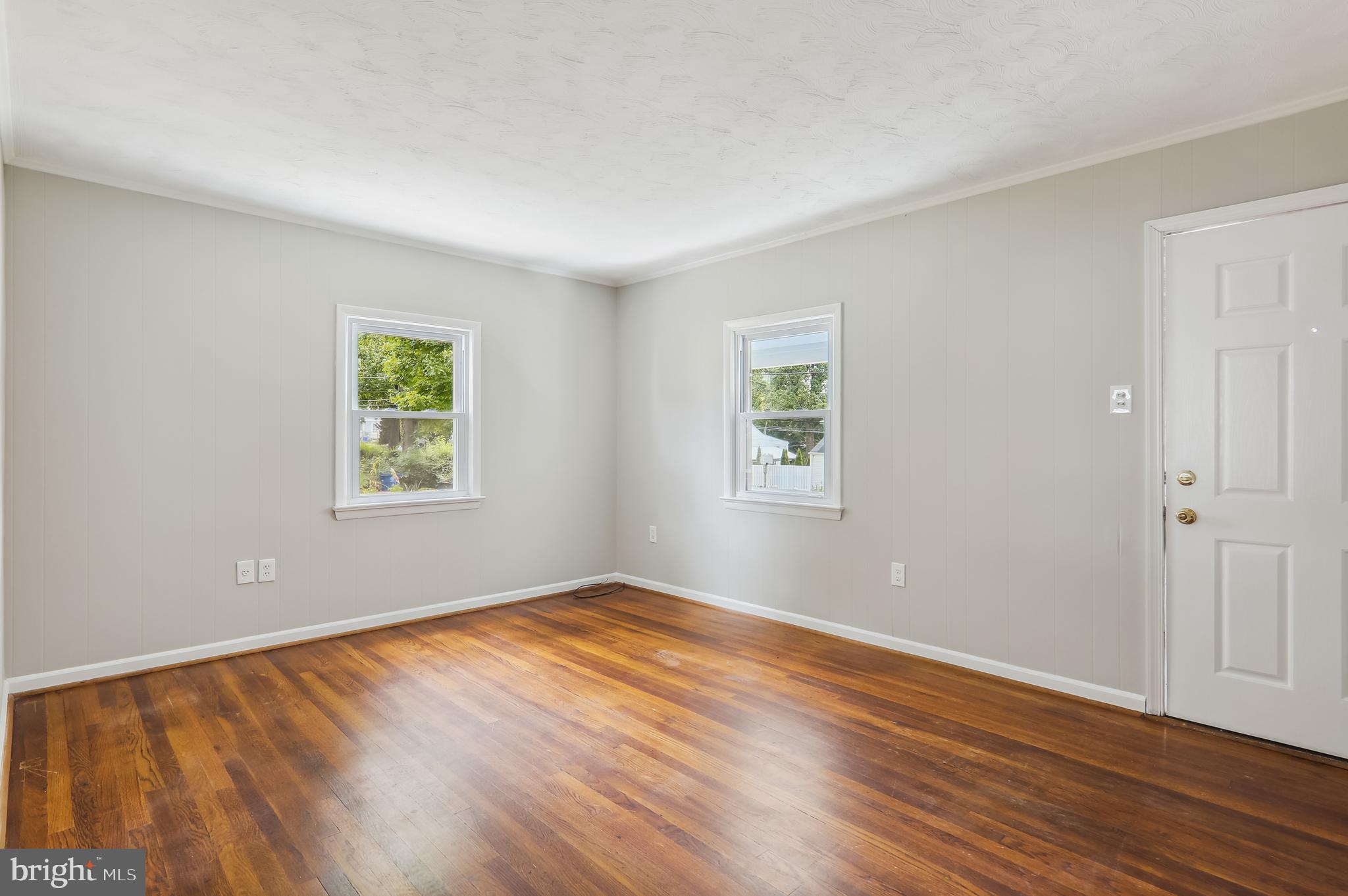 4413 Sigsbee Road Silver Spring, MD 20906 - Photo 6 of 36 Living Room