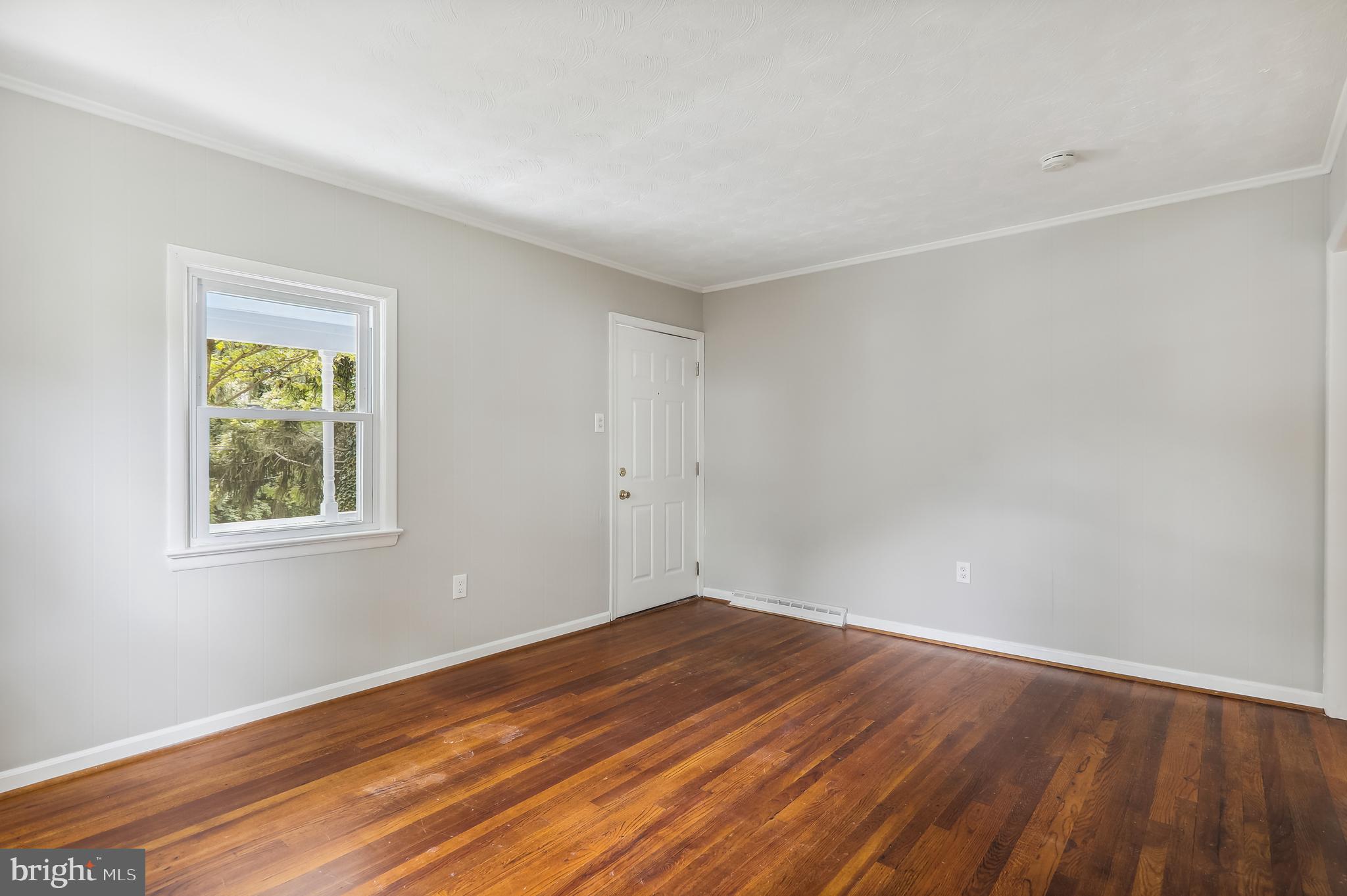 4413 Sigsbee Road Silver Spring, MD 20906 - Photo 7 of 36 Living Room