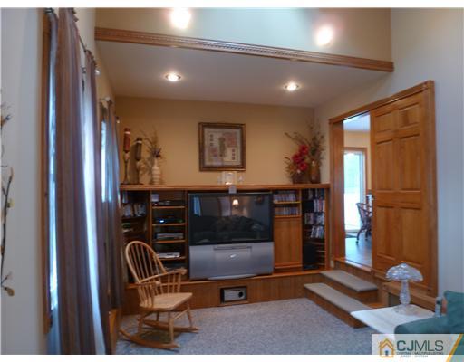 202 Georges Road Dayton, NJ 08810 - Photo 12 of 25 Gallery Image 12