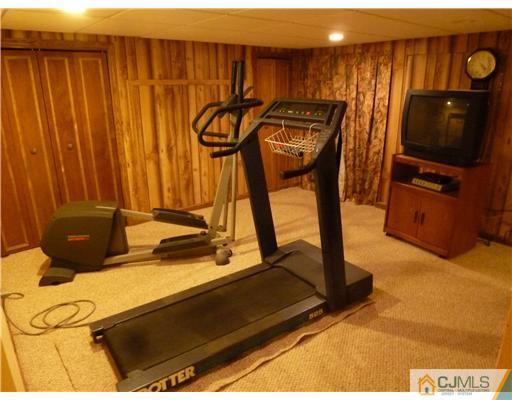 202 Georges Road Dayton, NJ 08810 - Photo 20 of 25 Gallery Image 20