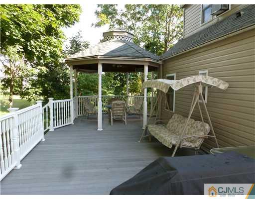 202 Georges Road Dayton, NJ 08810 - Photo 4 of 25 Gallery Image 4