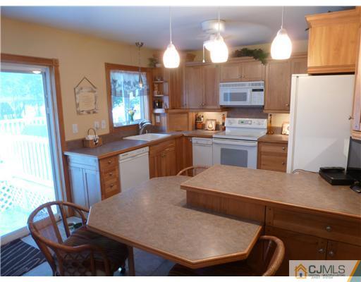 202 Georges Road Dayton, NJ 08810 - Photo 10 of 25 Gallery Image 10
