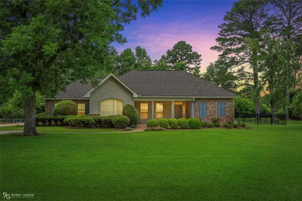$275,000 | 914 Edgewood Drive, Homer, LA 71040