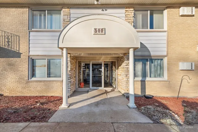 $185,000 | 500 Chase Drive, Unit 12, Clarendon Hills, IL 60514