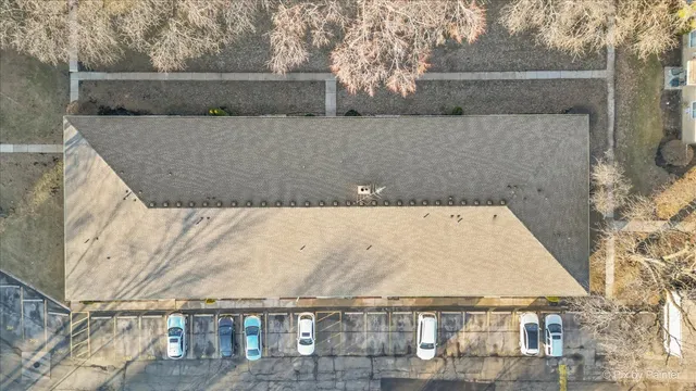 $185,000 | 500 Chase Drive, Unit 12, Clarendon Hills, IL 60514