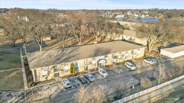 $185,000 | 500 Chase Drive, Unit 12, Clarendon Hills, IL 60514