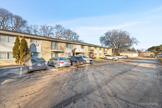 $185,000 | 500 Chase Drive, Unit 12, Clarendon Hills, IL 60514