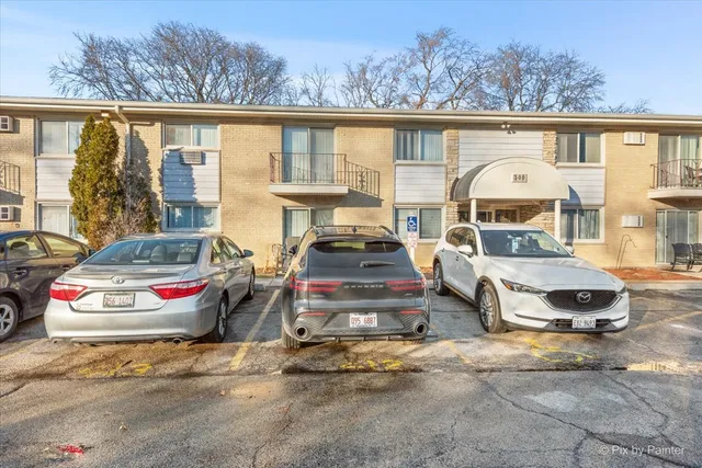 $185,000 | 500 Chase Drive, Unit 12, Clarendon Hills, IL 60514