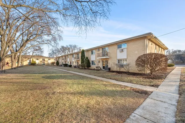 $185,000 | 500 Chase Drive, Unit 12, Clarendon Hills, IL 60514
