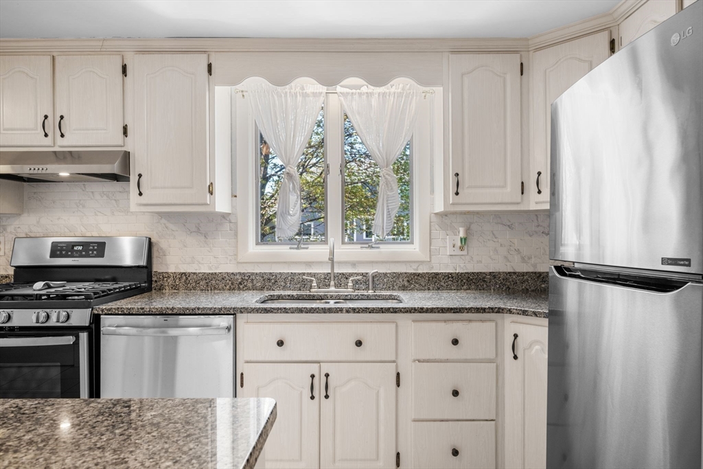 30 Walter Road Danvers, MA 01923 - Photo 11 of 32