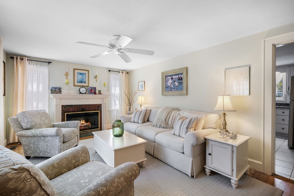 30 Walter Road Danvers, MA 01923 - Photo 2 of 32