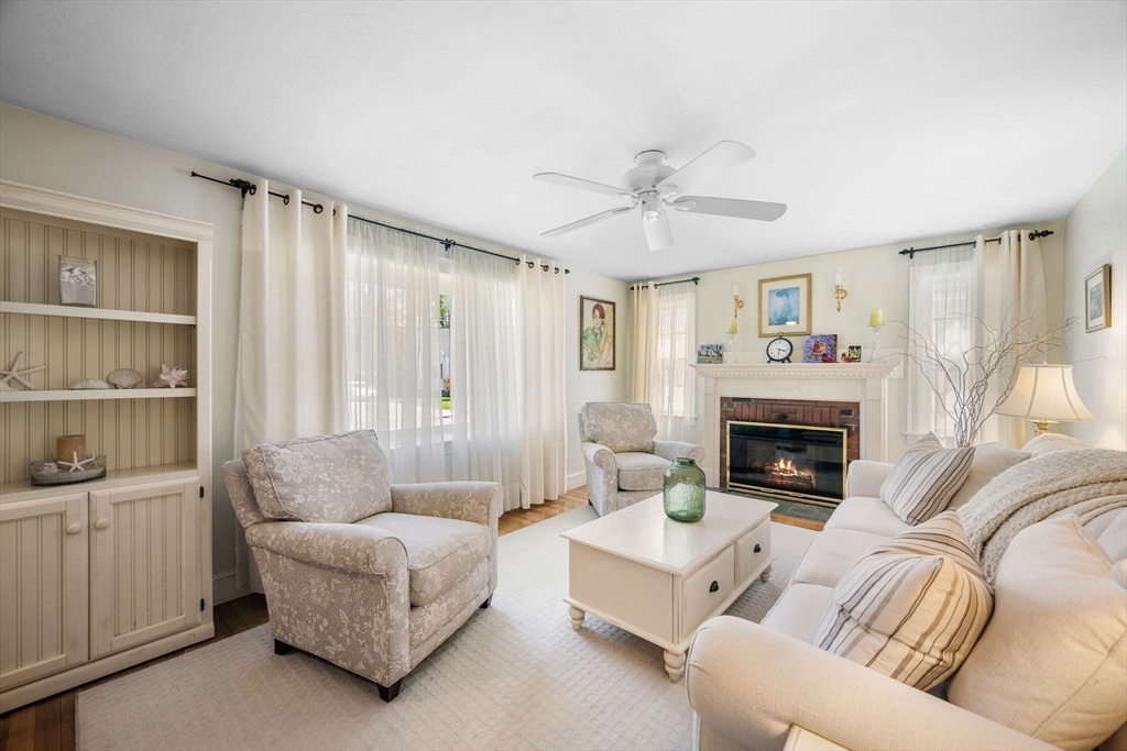 30 Walter Road Danvers, MA 01923 - Photo 3 of 32