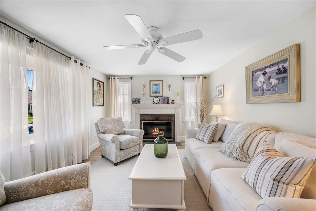 30 Walter Road Danvers, MA 01923 - Photo 4 of 32