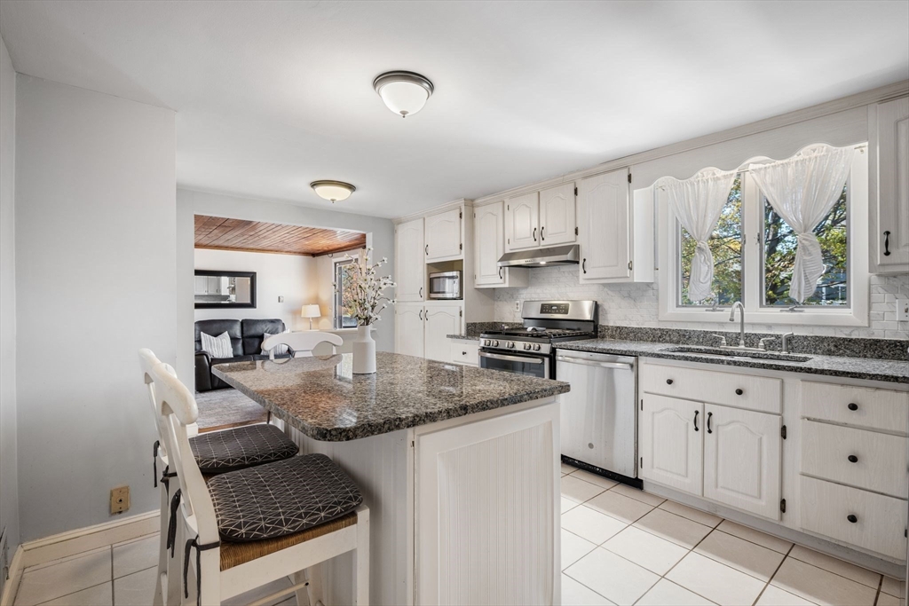 30 Walter Road Danvers, MA 01923 - Photo 8 of 32