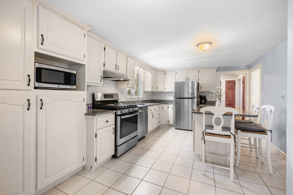 30 Walter Road Danvers, MA 01923 - Photo 9 of 32