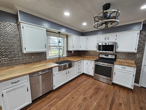 $172,500 | 111 West Hickory Street, Bluford, IL 62814