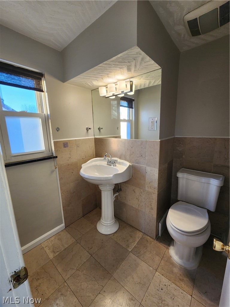 2452 Bromley Road Cleveland, OH 44118 - Photo 18 of 24
