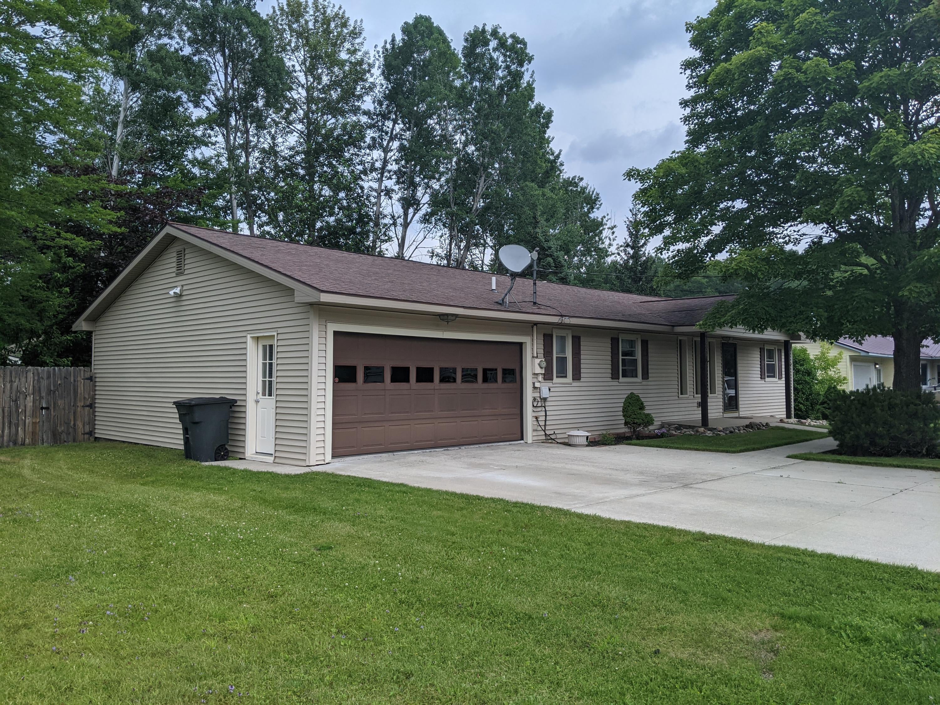 1208 Wayne Road Alpena, MI 49707 - Photo 2 of 27 Gallery Image 2
