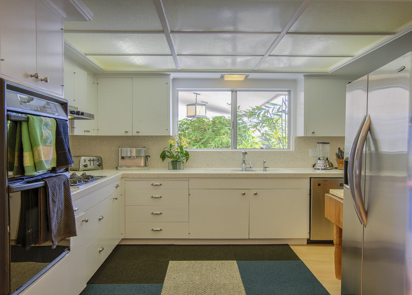 1264 Mountain View Road Santa Barbara, CA 93109 - Photo 15 of 20 Spacious kitchen