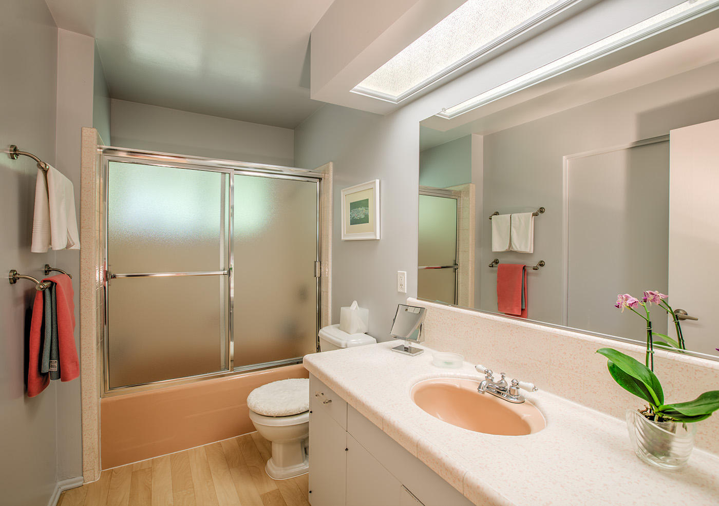1264 Mountain View Road Santa Barbara, CA 93109 - Photo 17 of 20 Hall bathroom