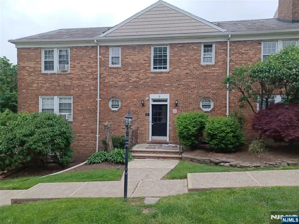 $2,000 | 190 Millburn Avenue, Millburn, NJ 07041