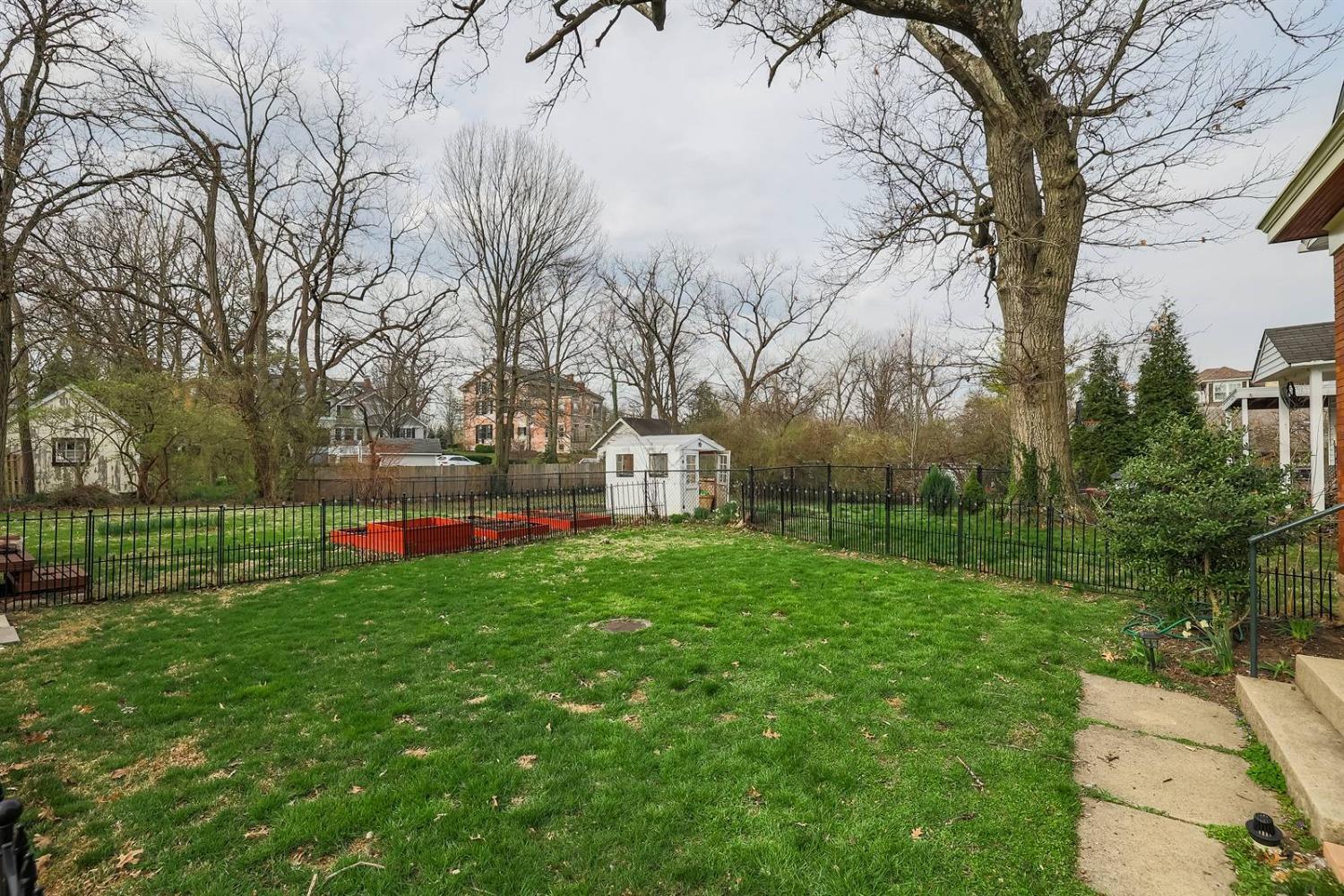23 East Sharon Road Cincinnati, OH 45246 - Photo 22 of 30