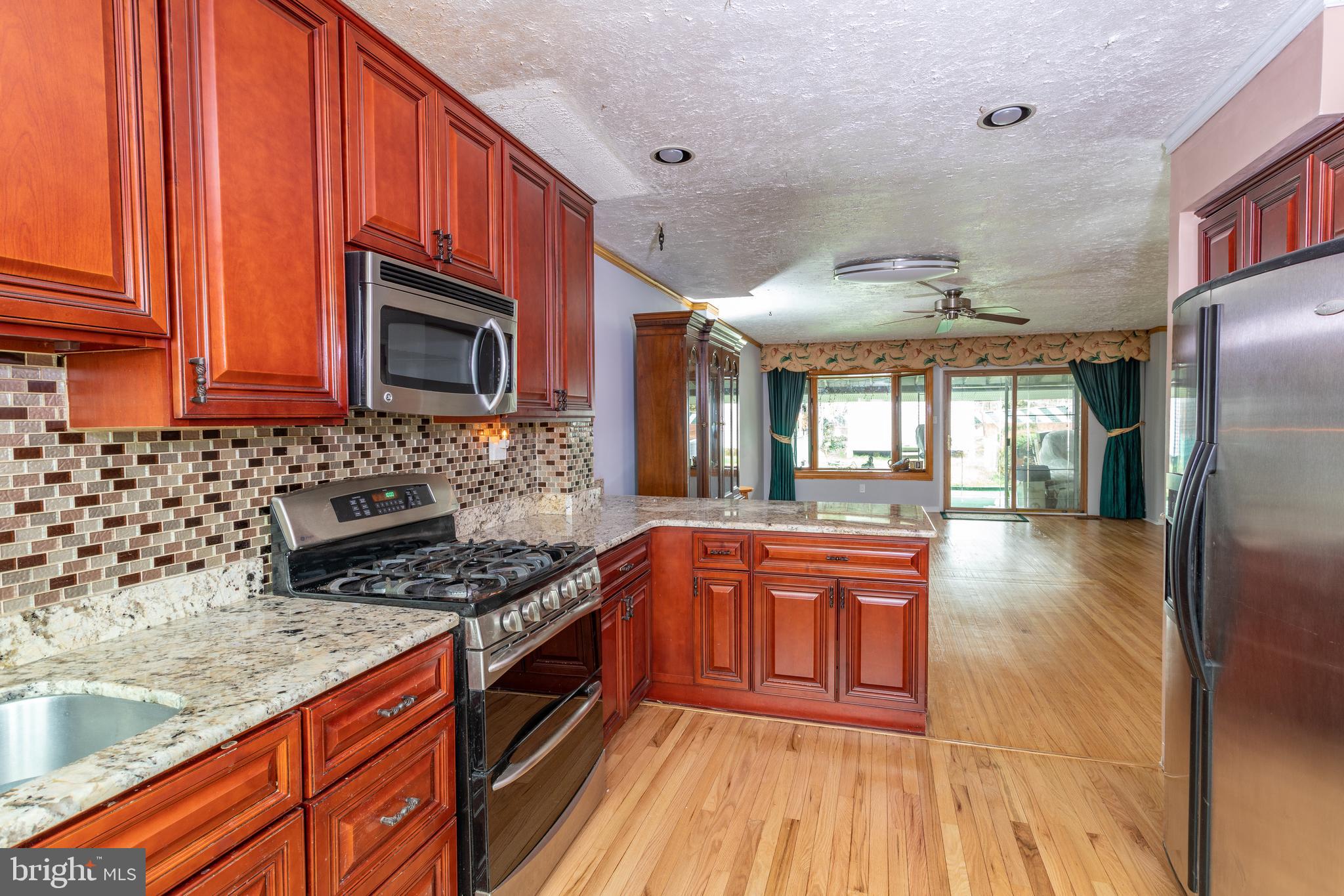 4107 Fairdale Road Philadelphia, PA 19154 - Photo 4 of 16 Plenty of counter space