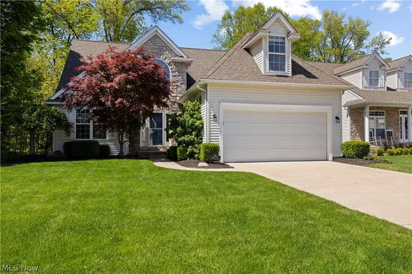 $425,000 | 435 Country Walk, Amherst, OH 44001