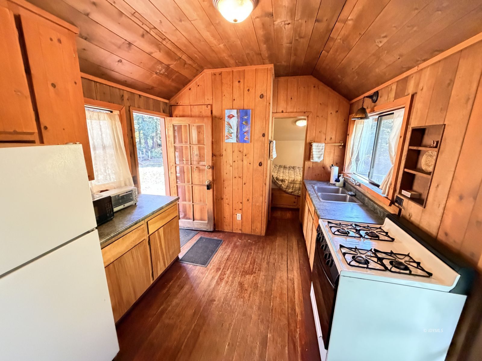 54059 Montgomery Idyllwild, CA 92549 - Photo 14 of 24 a kitchen with wooden floors and stainless steel appliances