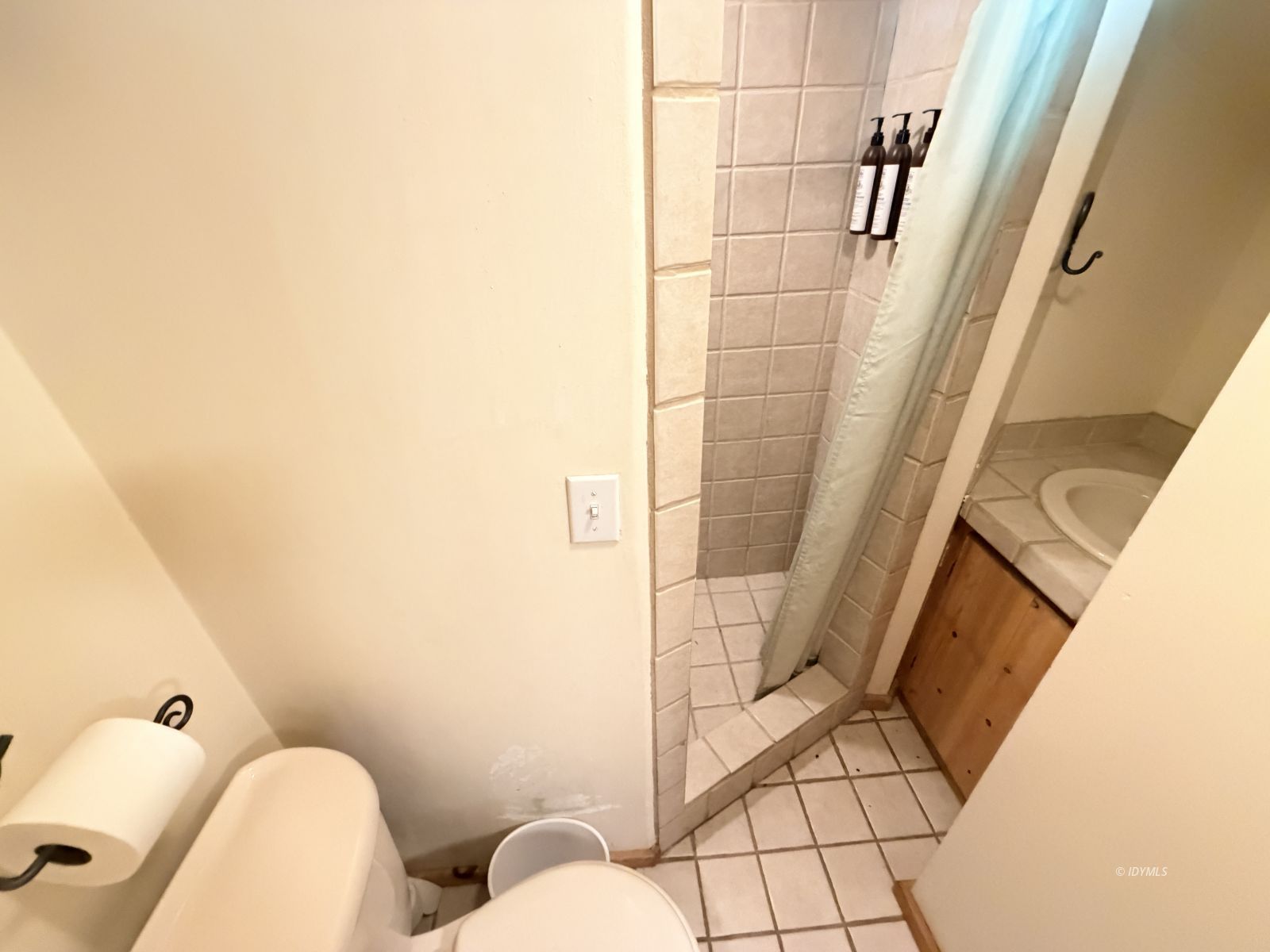 54059 Montgomery Idyllwild, CA 92549 - Photo 16 of 24 a bathroom with a toilet and a shower