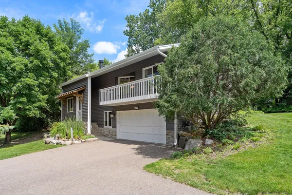 $499,900 | 17700 Arrowhead Trail, Minnetonka, MN 55345