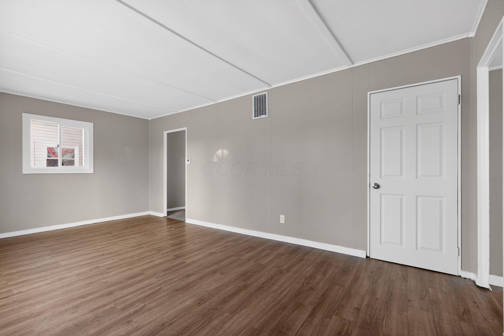 1042 South Hampton Road Columbus, OH 43227 - Photo 14 of 31 15_1042_S_Hampton_Rd_Columbus_OH_43227-L