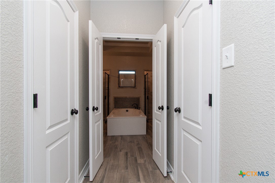 8101 Tenley Way Killeen, TX 76542 - Photo 18 of 29 a view of a hallway with a livingroom and a bathroom