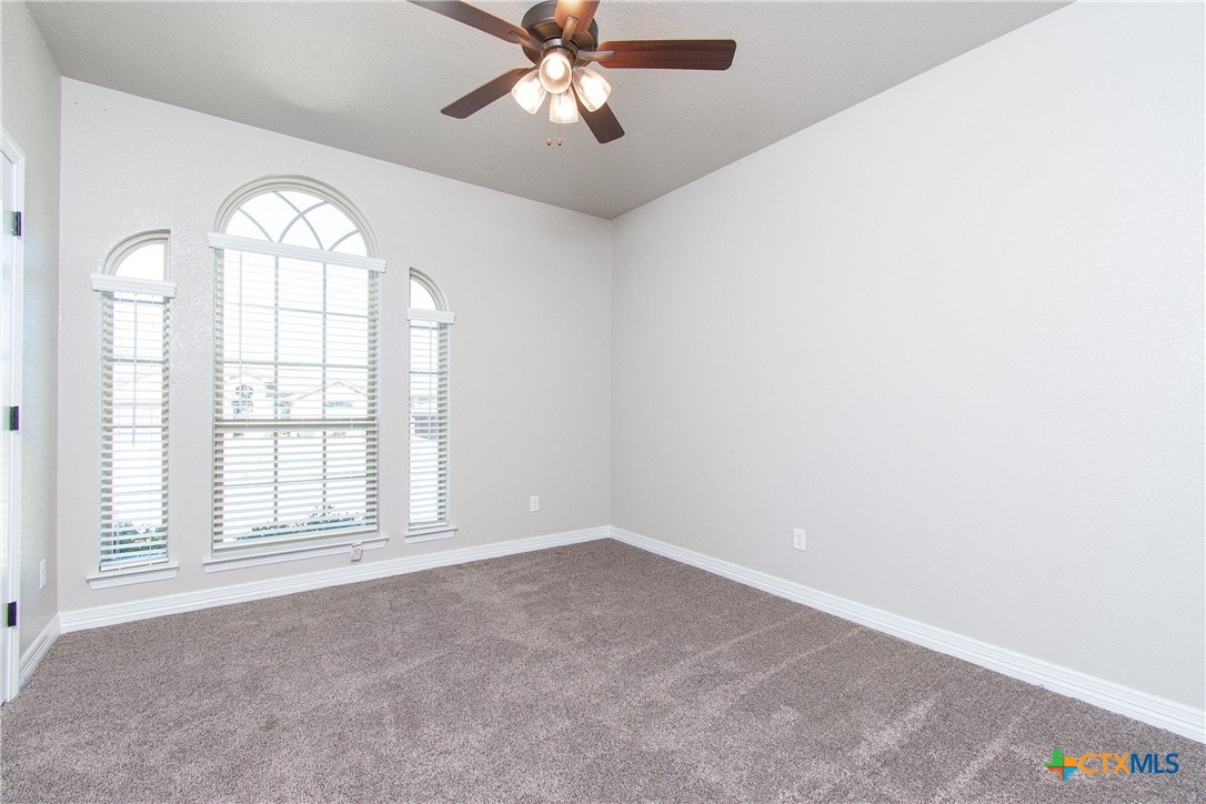 8101 Tenley Way Killeen, TX 76542 - Photo 21 of 29 an empty room with windows and ceiling fan