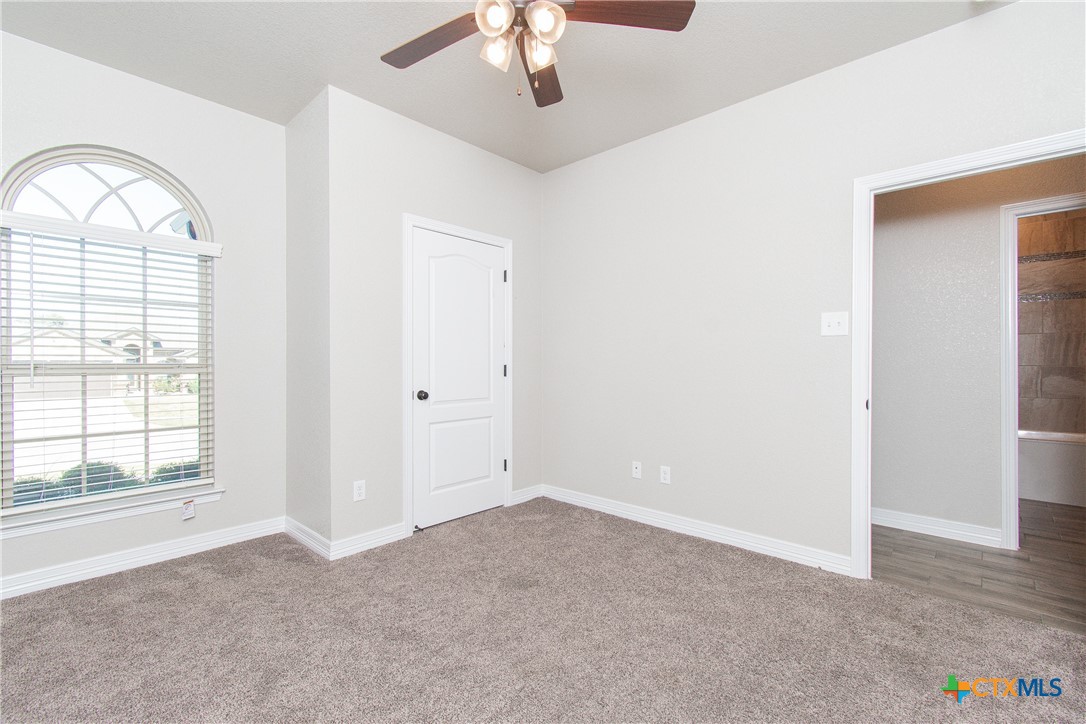 8101 Tenley Way Killeen, TX 76542 - Photo 23 of 29 an empty room with windows and cabinet