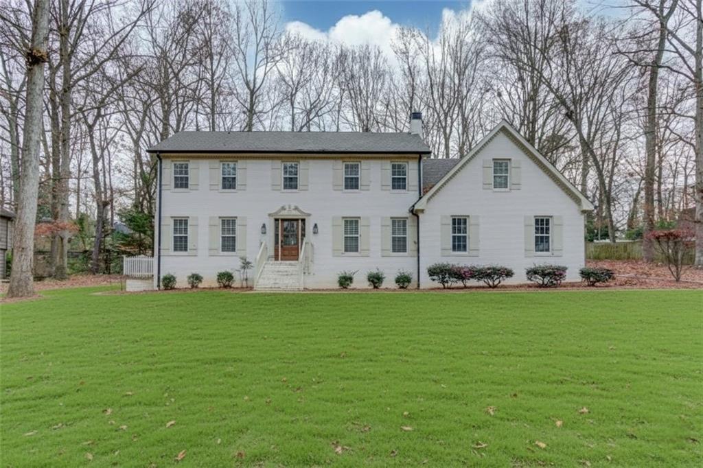 a view of a house with a backyard